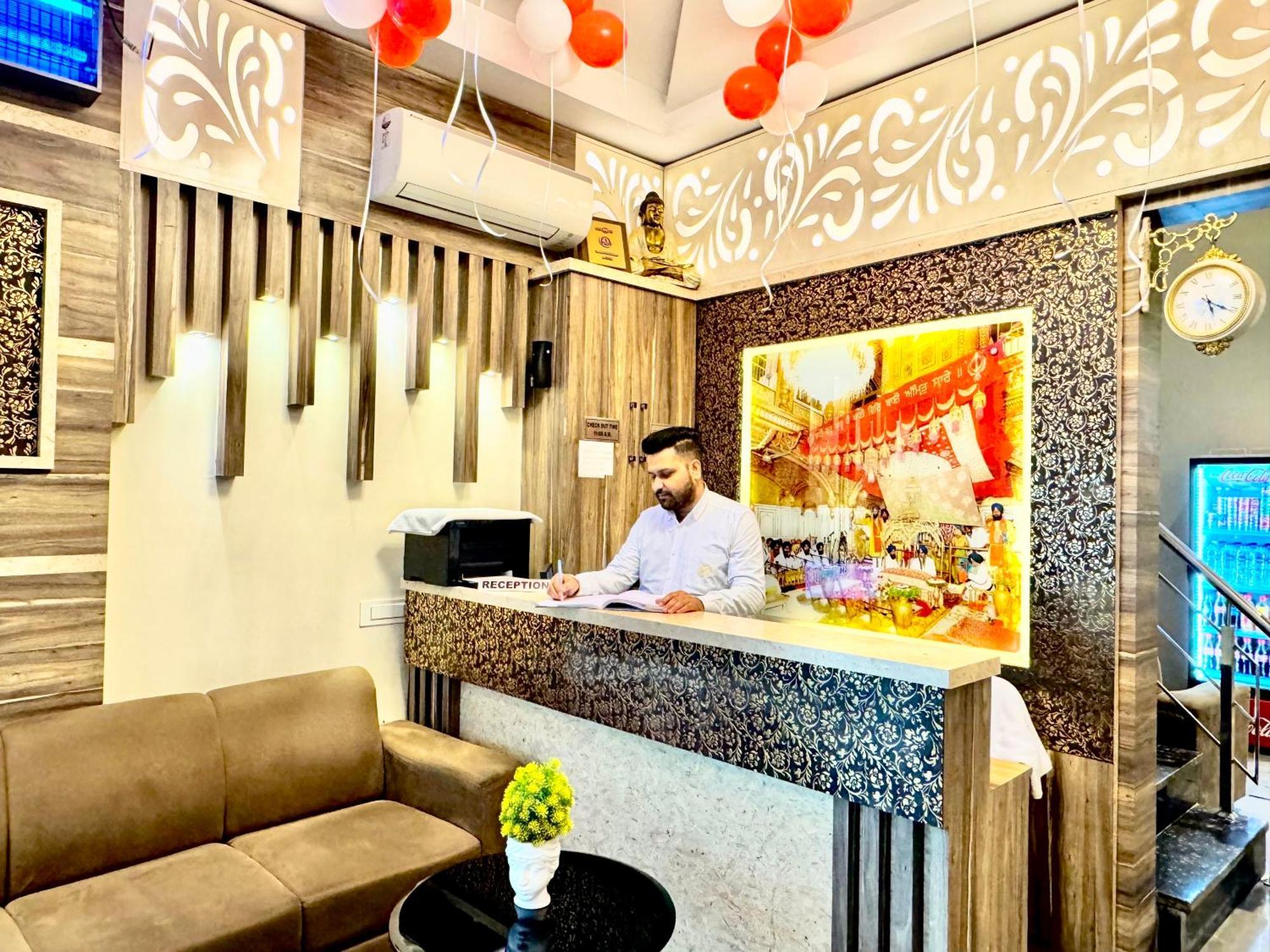 Hotel Heaven View - 50M From Golden Temple Amritsar Extérieur photo