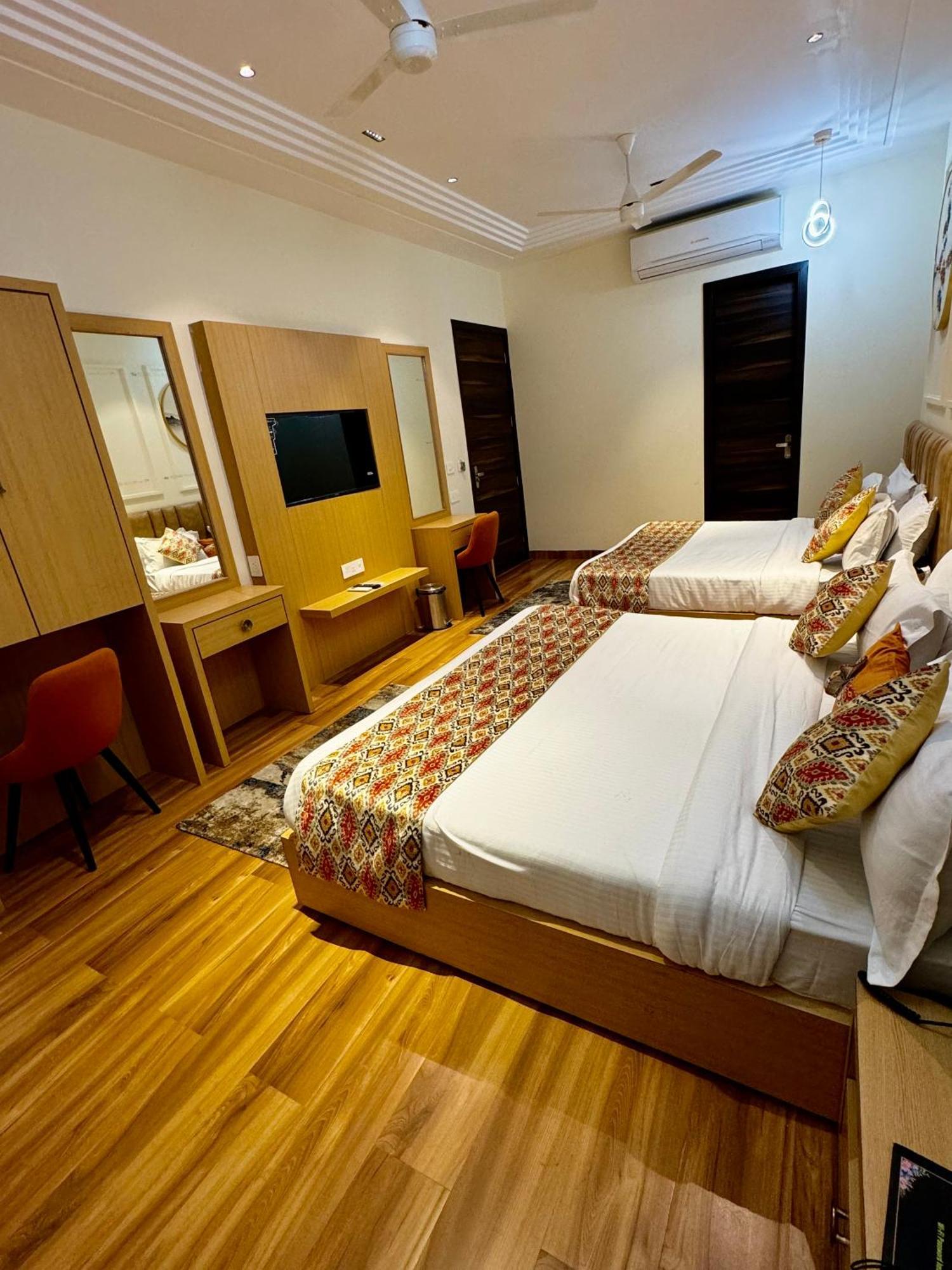 Hotel Heaven View - 50M From Golden Temple Amritsar Extérieur photo