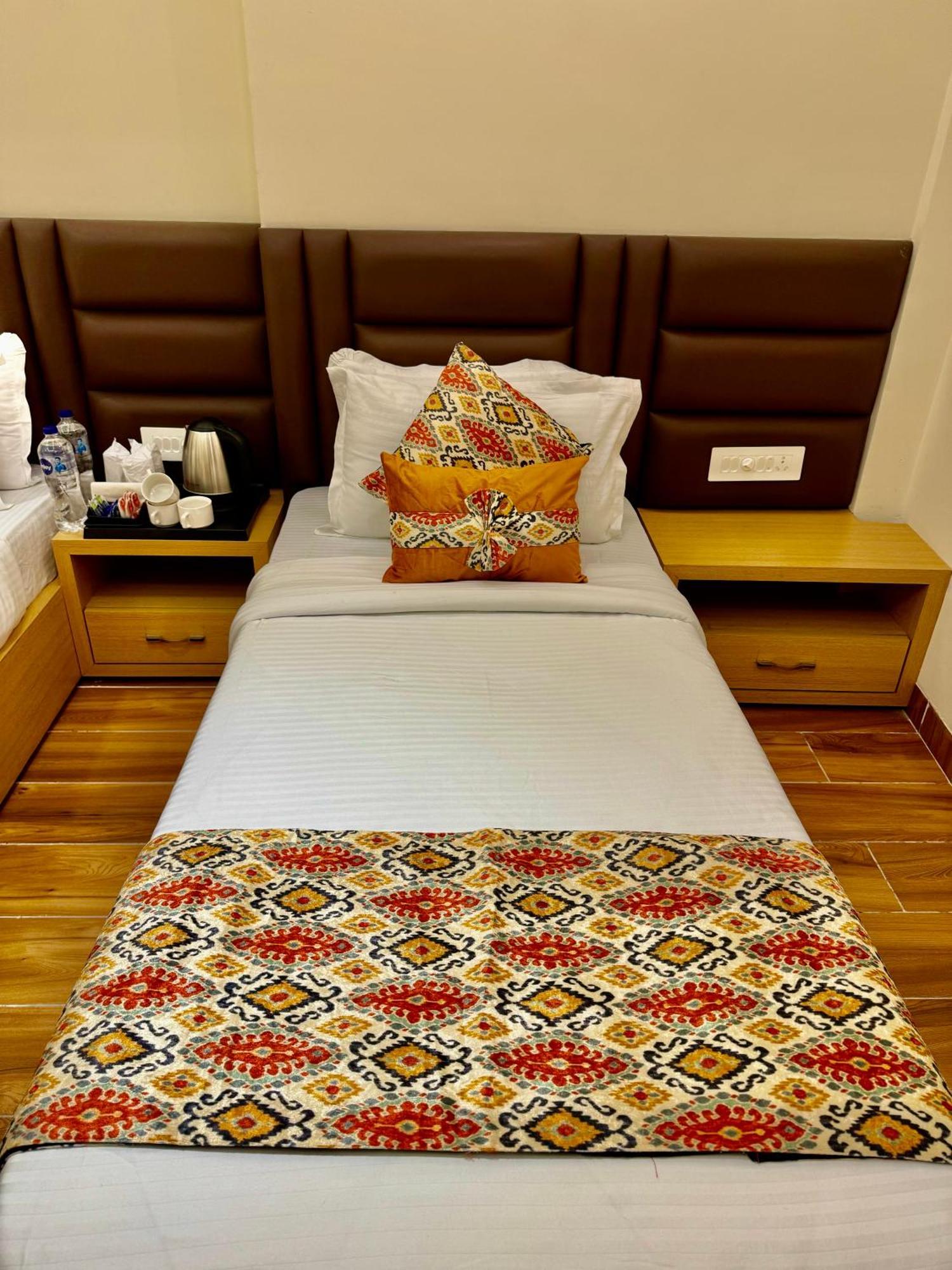 Hotel Heaven View - 50M From Golden Temple Amritsar Extérieur photo