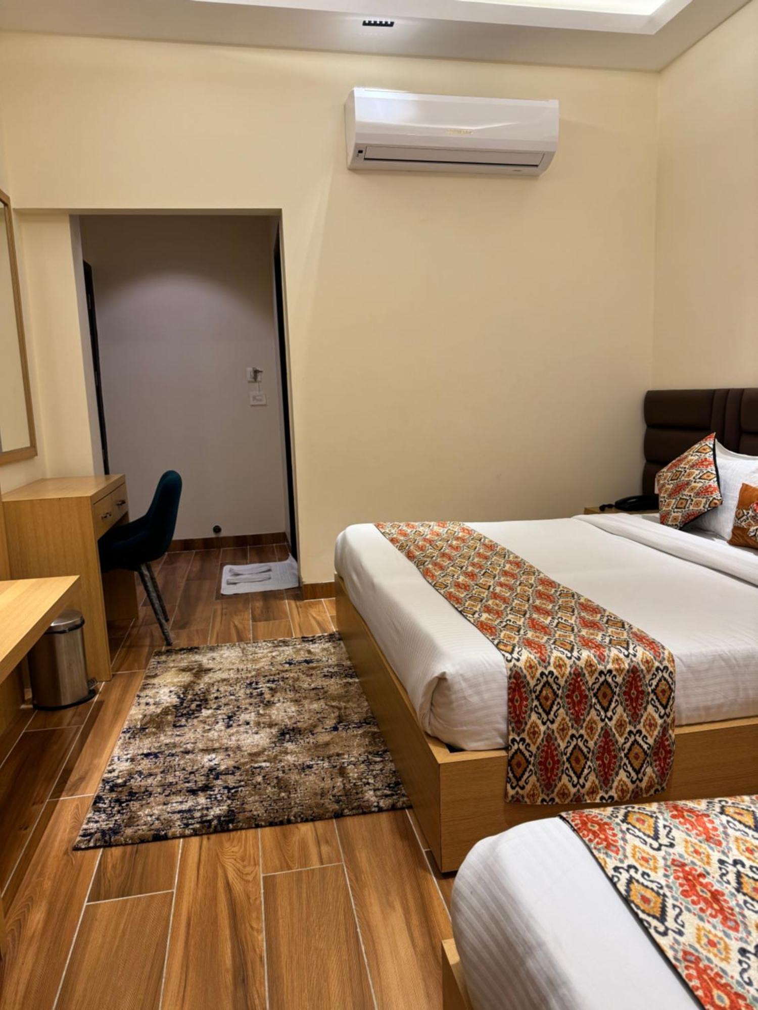 Hotel Heaven View - 50M From Golden Temple Amritsar Extérieur photo