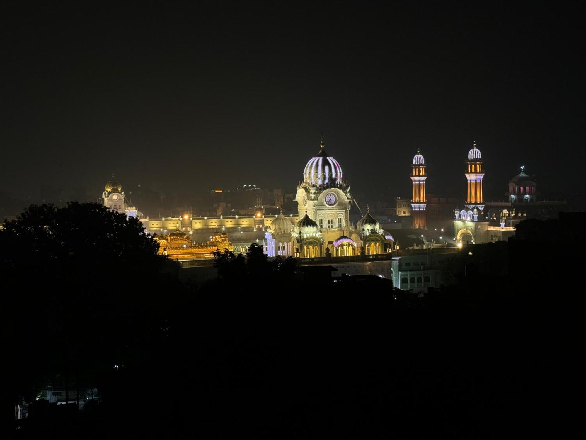 Hotel Heaven View - 50M From Golden Temple Amritsar Extérieur photo