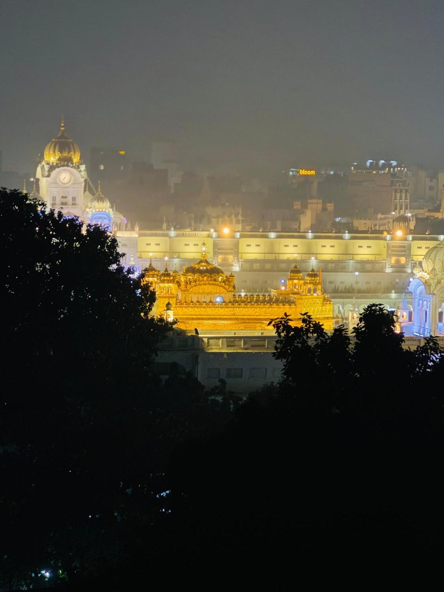 Hotel Heaven View - 50M From Golden Temple Amritsar Extérieur photo
