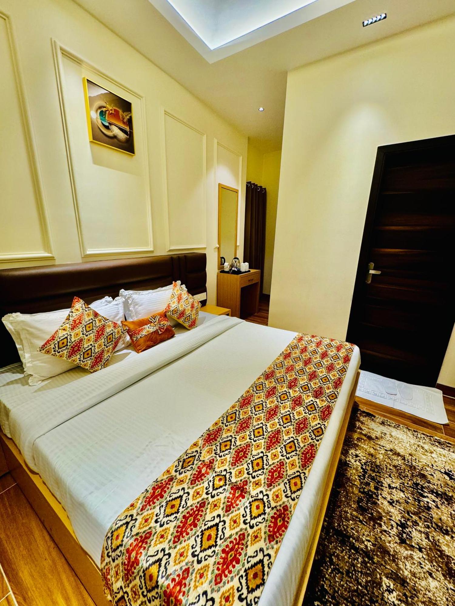 Hotel Heaven View - 50M From Golden Temple Amritsar Extérieur photo
